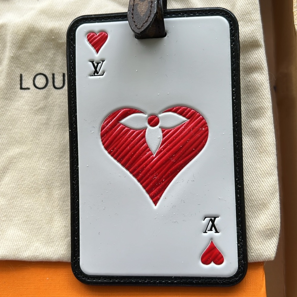 Louis VUITTON BN rare charm